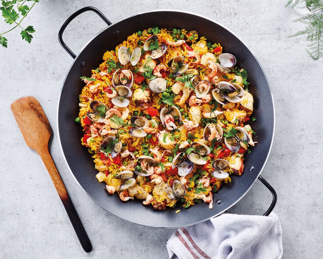 Haal de Spaanse sfeer in huis met ons paella recept